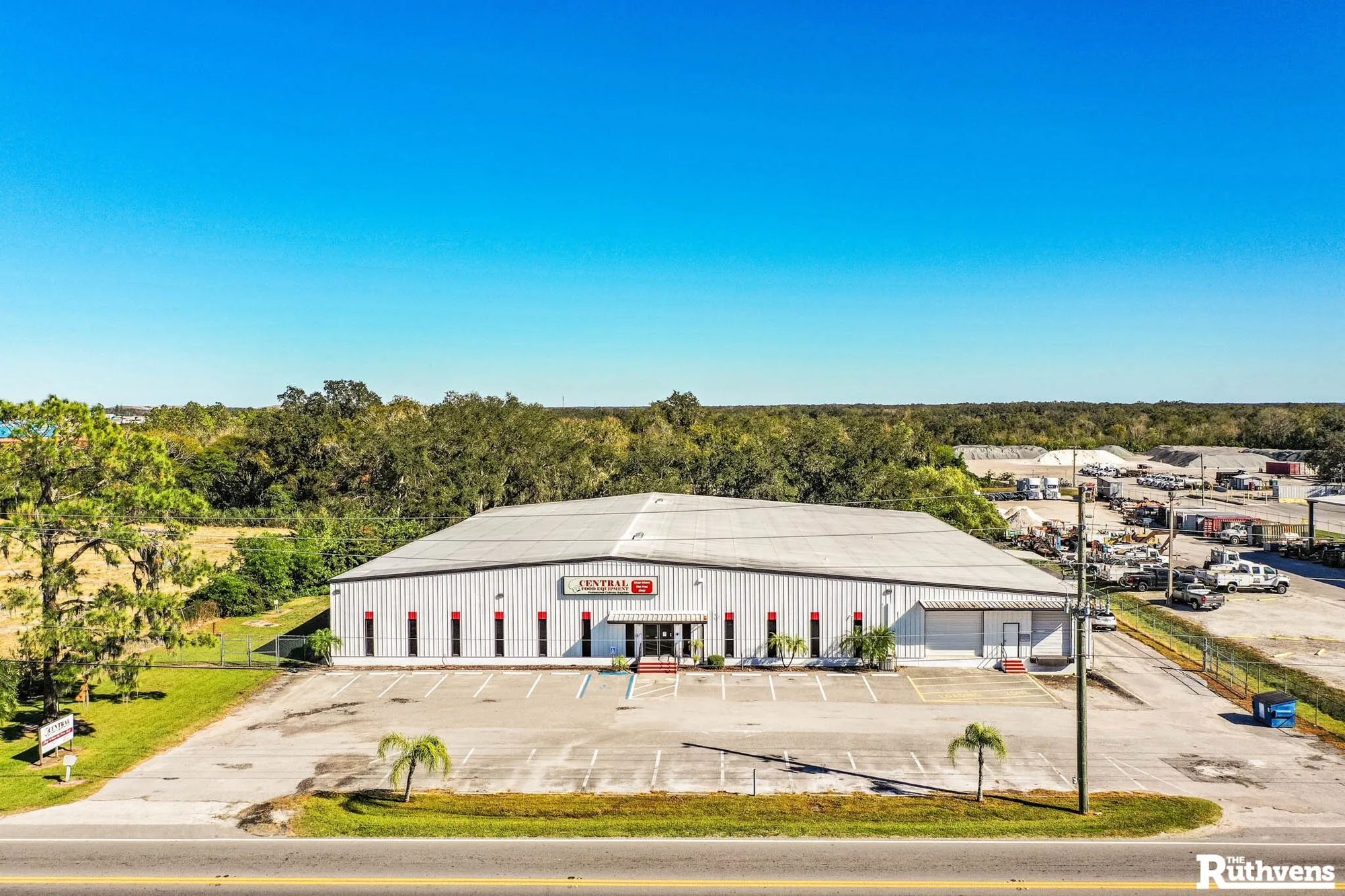 Lakeland Medium Bay — exterior